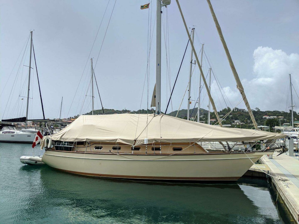 Island Packet 370 Yacht For Sale