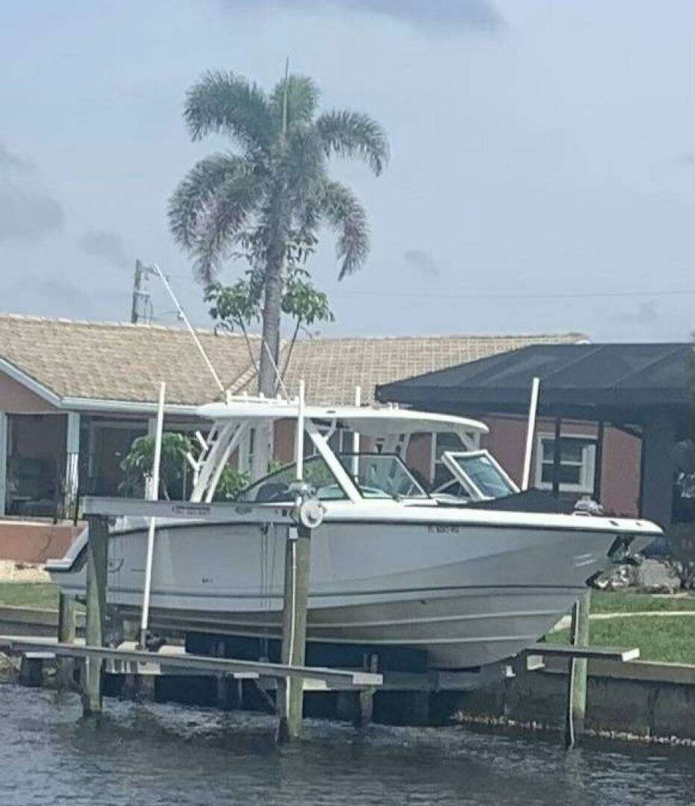 Boston Whaler 320 Vantage DC Yacht For Sale