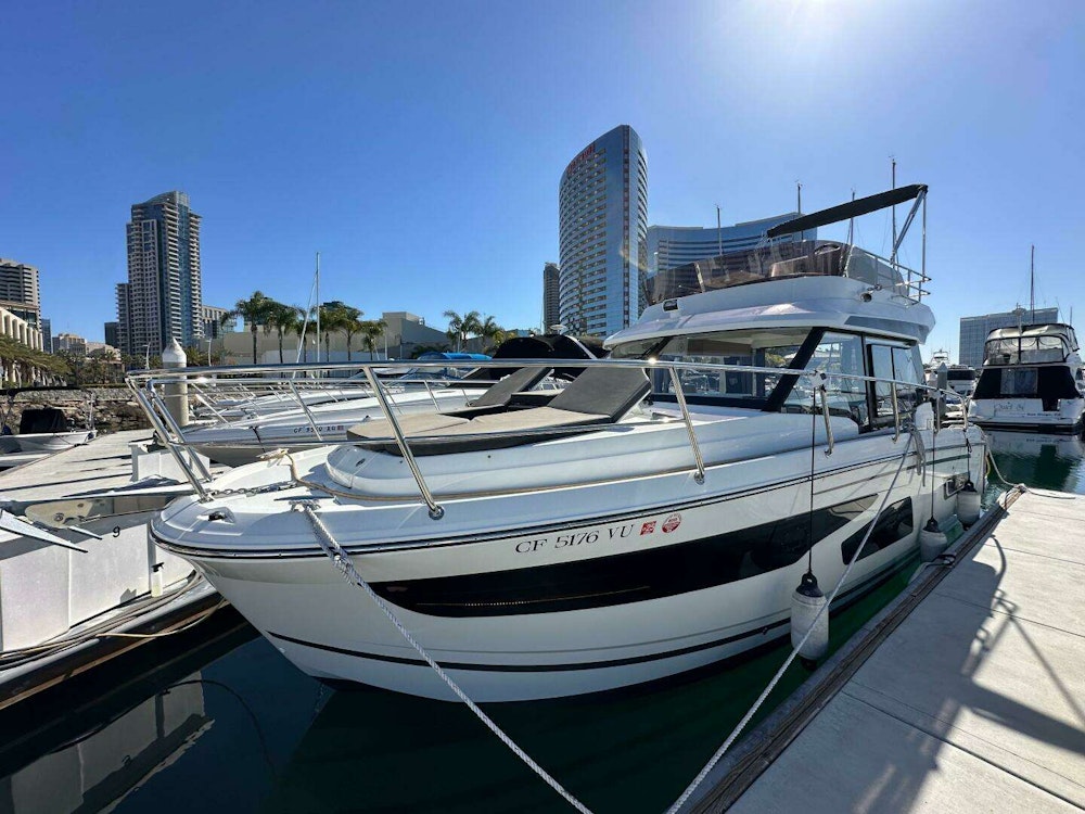 Jeanneau NC 1095 Yacht For Sale