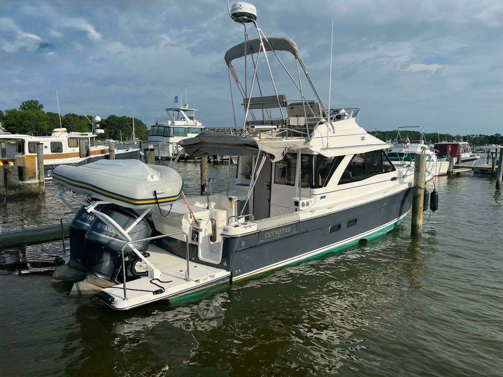 Cutwater C-32 CB Yacht For Sale