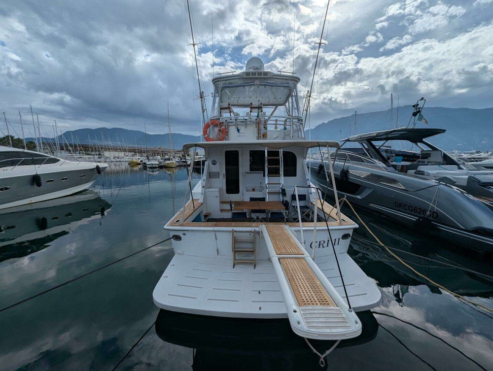 Hatteras 50' convertible Yacht For Sale
