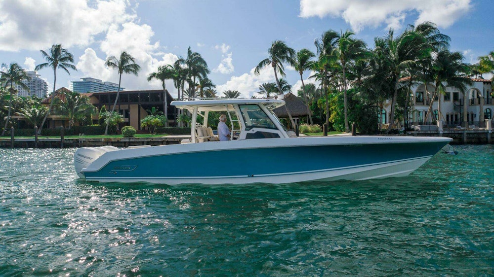 Boston Whaler 380 Outrage Yacht For Sale