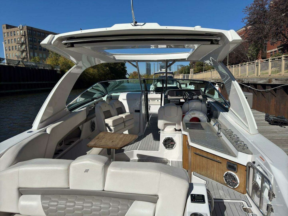 Four Winns H350 Bowrider Yacht For Sale