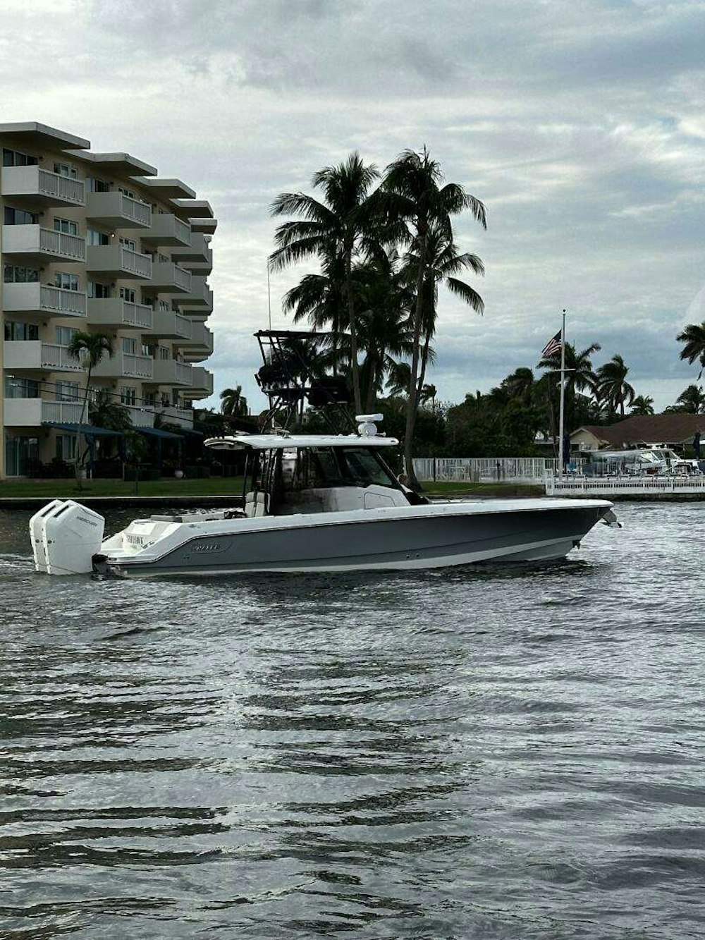 Boston Whaler 360 Outrage Yacht For Sale