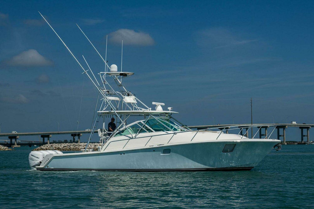 SeaVee 43 Express Yacht For Sale