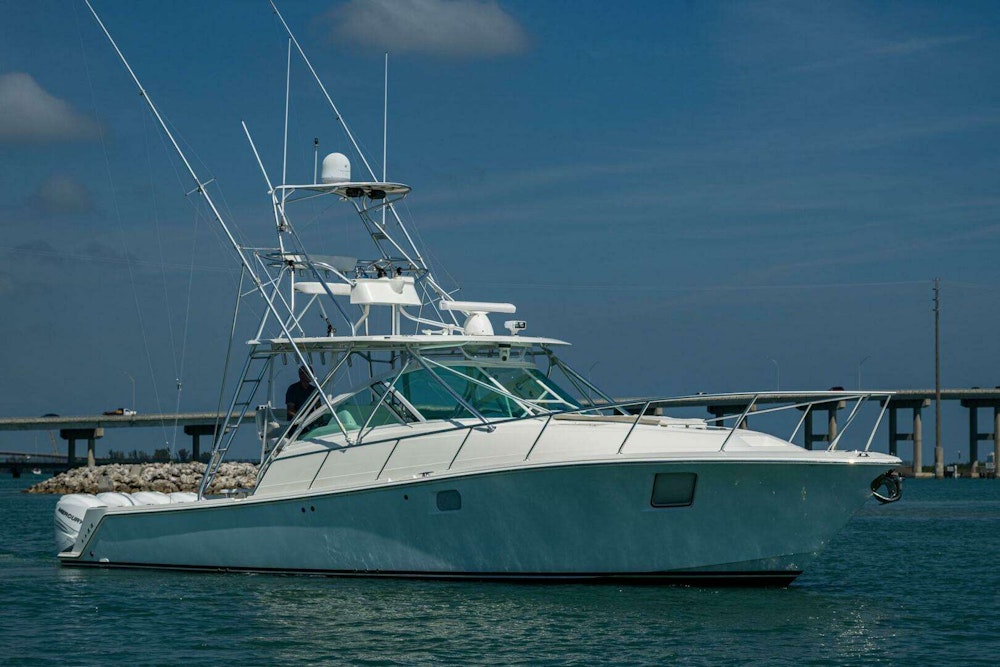 SeaVee 43 Express Yacht For Sale