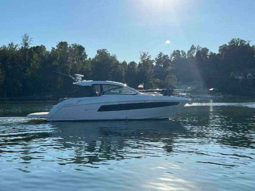 Cruisers Yachts Express Coupe Yacht For Sale