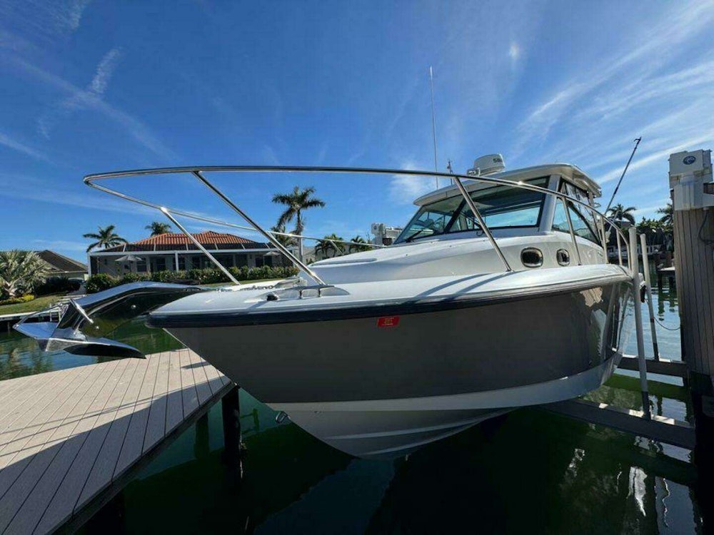 Boston Whaler 315 Conquest Yacht For Sale