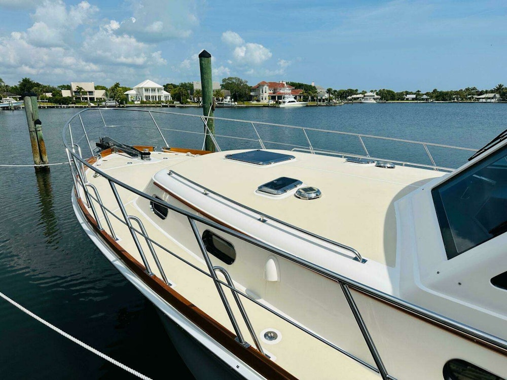 Grand Banks 46 Eastbay SX Yacht For Sale