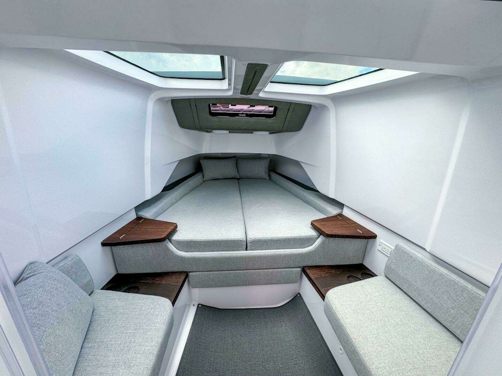 Axopar 37XC CROSS CABIN Yacht For Sale