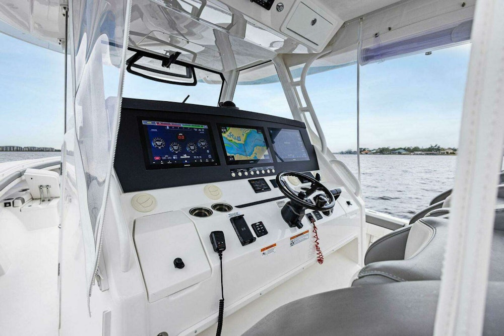 Regulator 41 Center Console Yacht For Sale