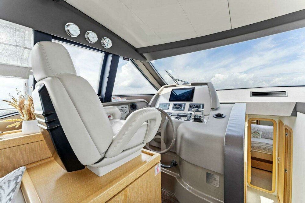 Ferretti Yachts 620 Yacht For Sale