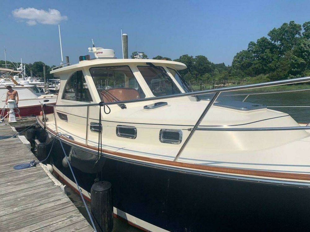 Legacy 32 Yacht For Sale