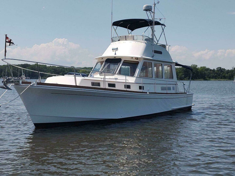 Grand Banks Eastbay 40 Flybridge Yacht For Sale