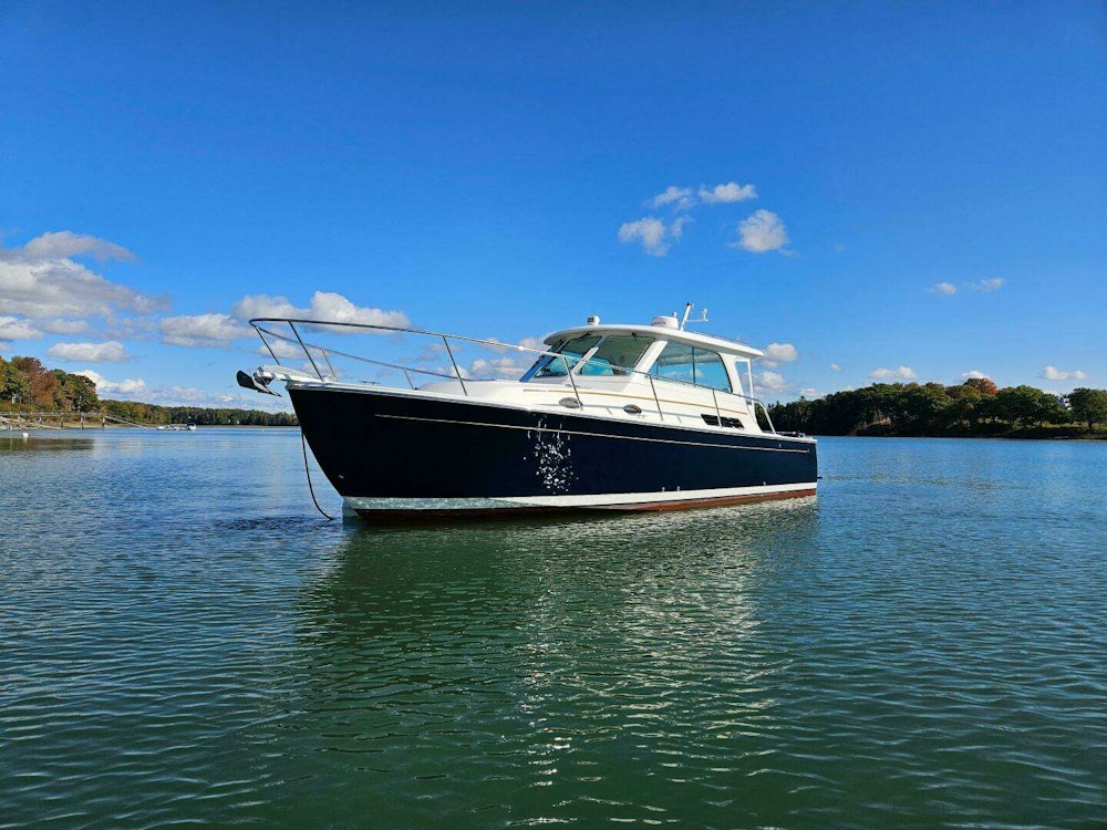 Back Cove 33 Express Yacht For Sale