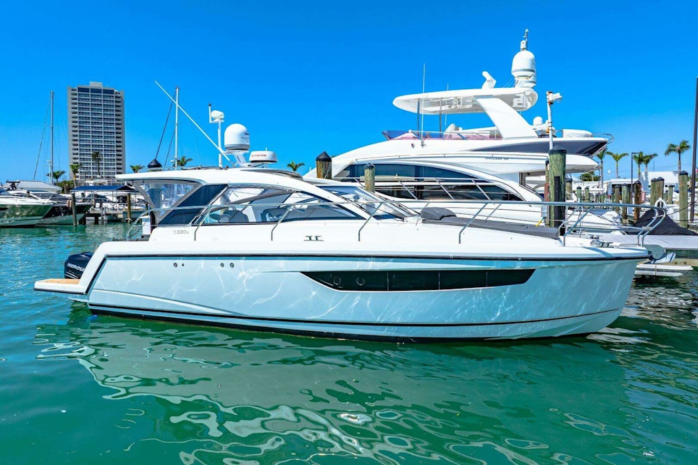 Sealine S330V Yacht For Sale