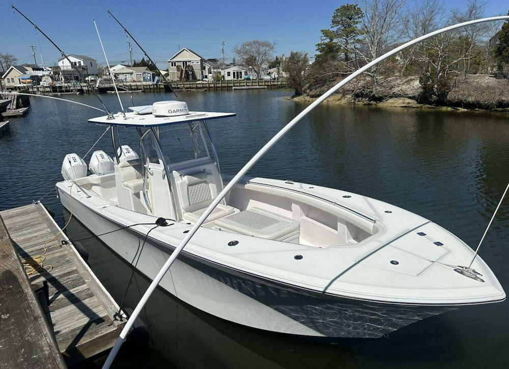 Front Runner 33 CC Yacht For Sale