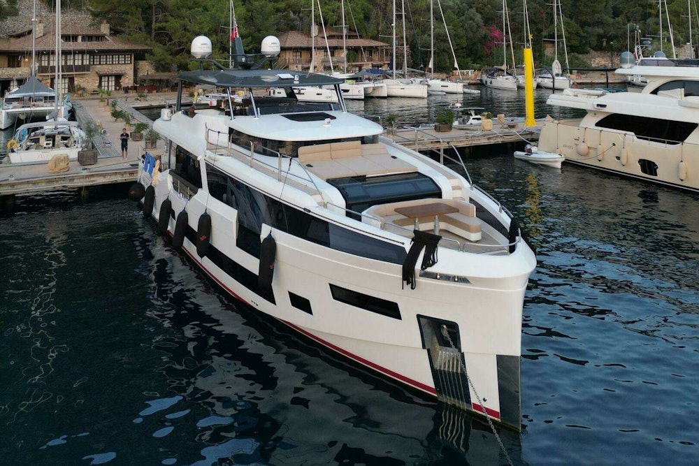 Sirena 88 Yacht For Sale