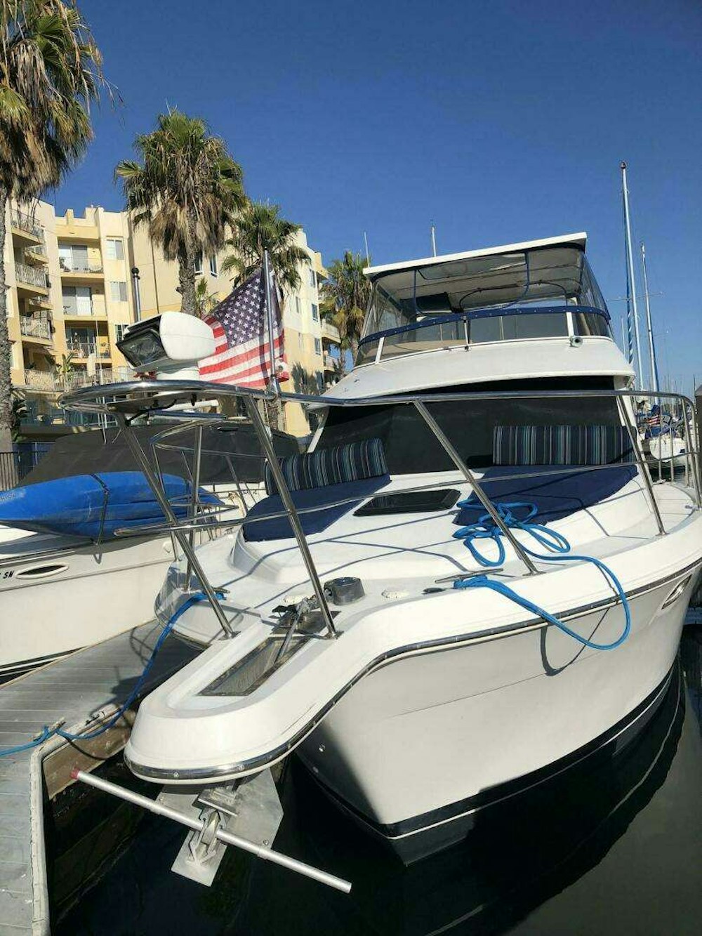 Carver 370 Yacht For Sale
