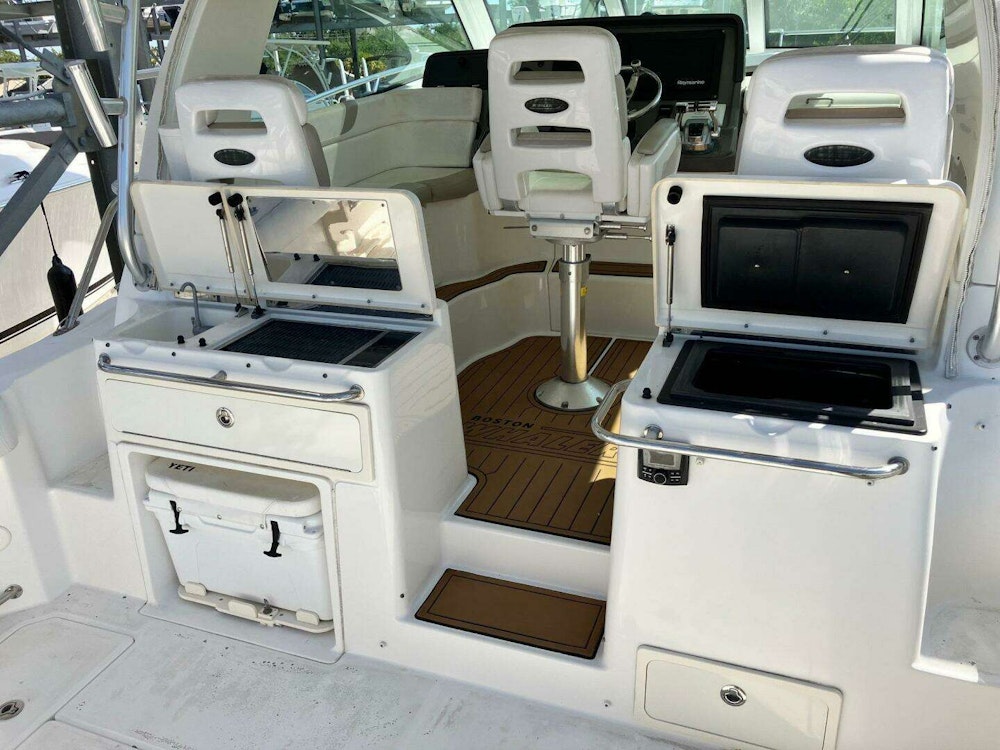 Boston Whaler 345 Conquest Yacht For Sale