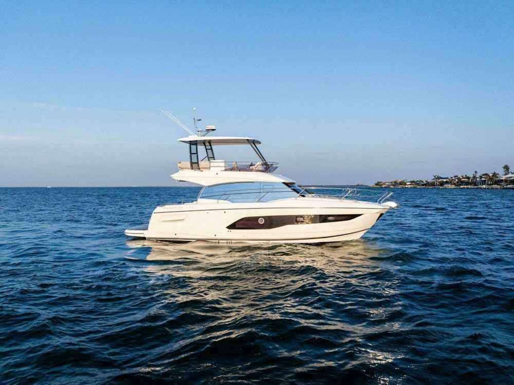 Prestige 420 Flybridge Yacht For Sale