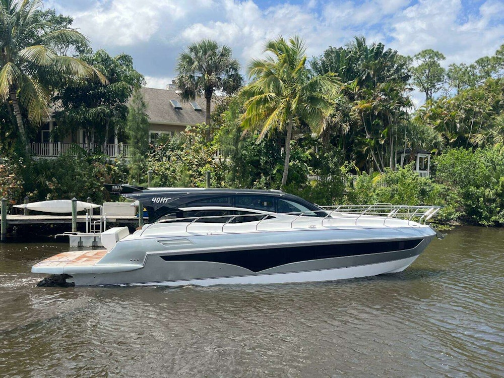 Real 40 HT Luxury  Yacht For Sale