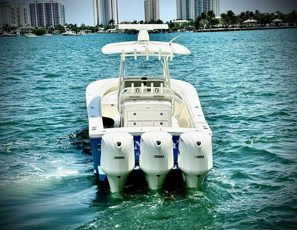 Regulator 34 Center Console Yacht For Sale