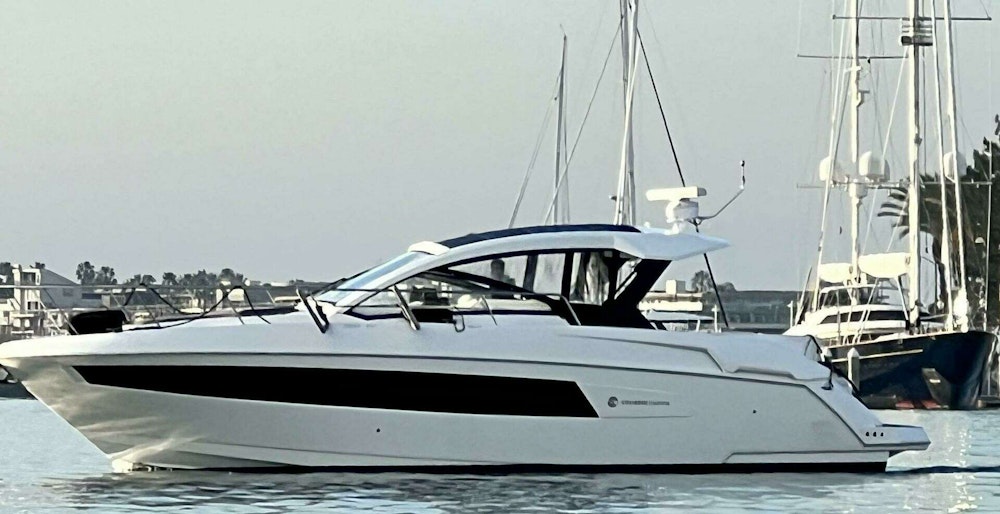 Cruisers Yachts 390 Express Coupe Yacht For Sale