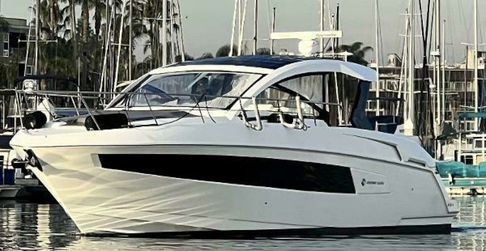 Cruisers Yachts 390 Express Coupe Yacht For Sale