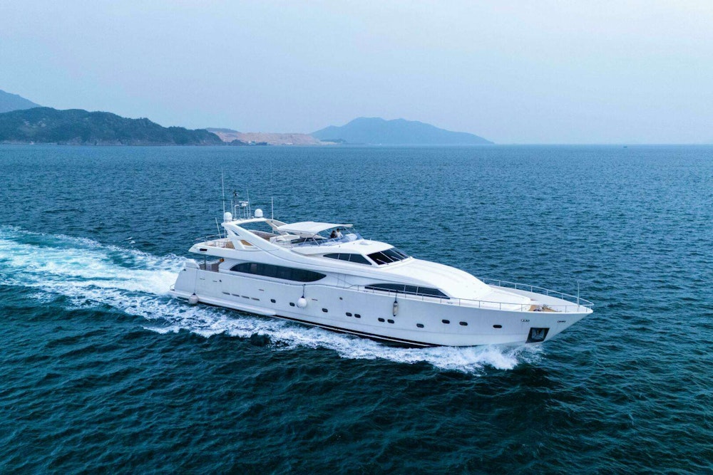 Custom Line Custom Line 112 Yacht For Sale