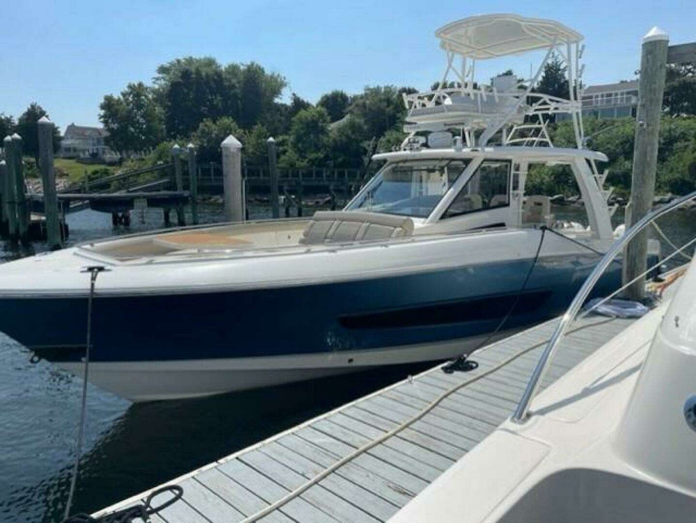 Boston Whaler Outrage Yacht For Sale