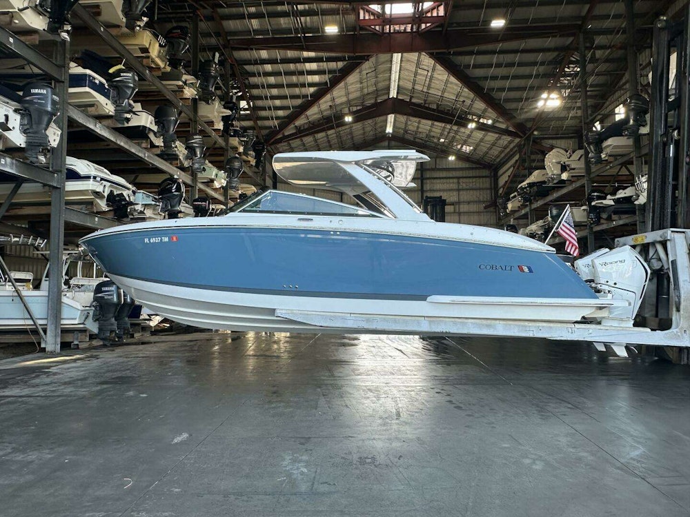 Cobalt R33 Yacht For Sale