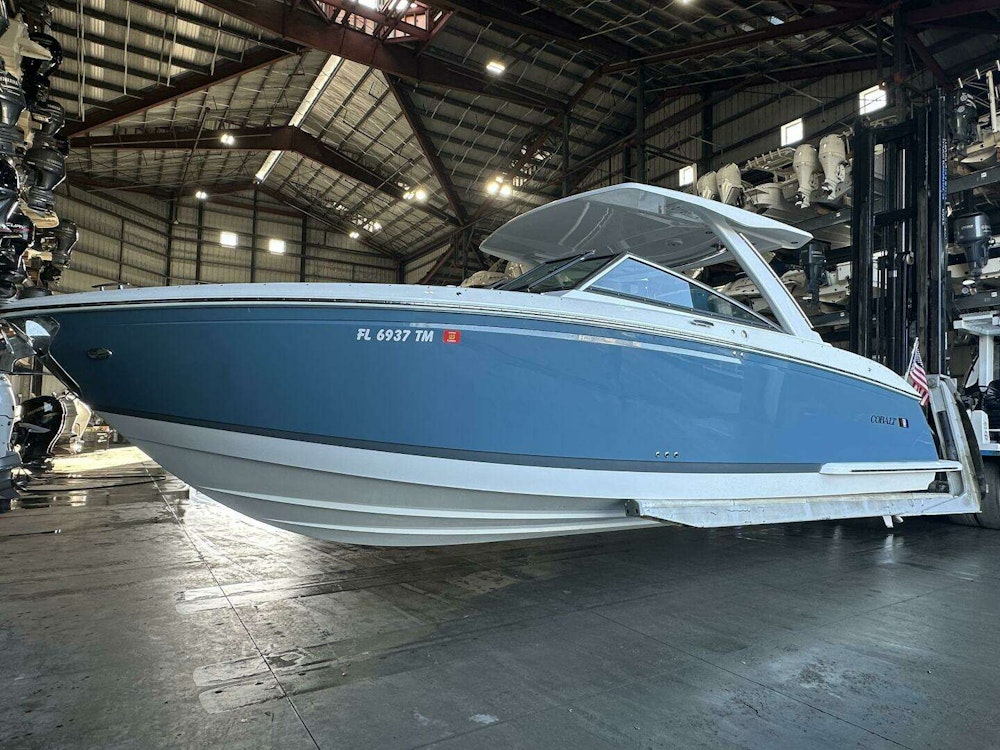 Cobalt R33 Yacht For Sale