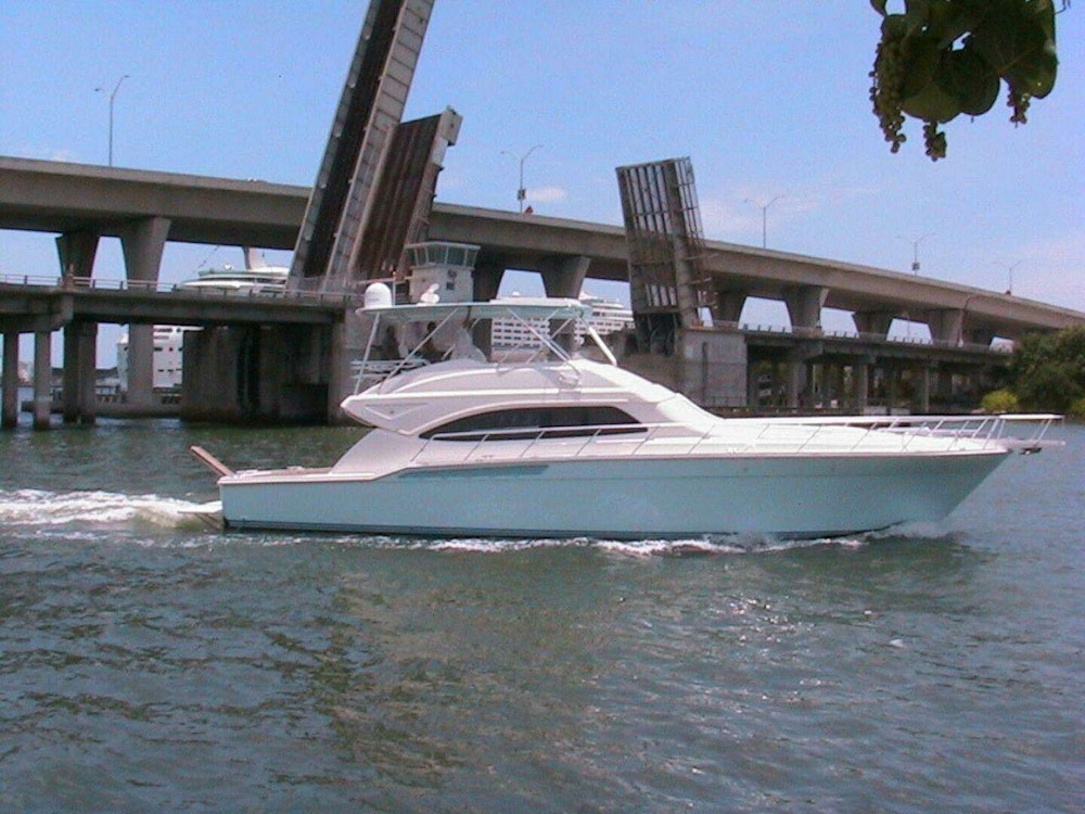 Bertram 630 Convertible Yacht For Sale