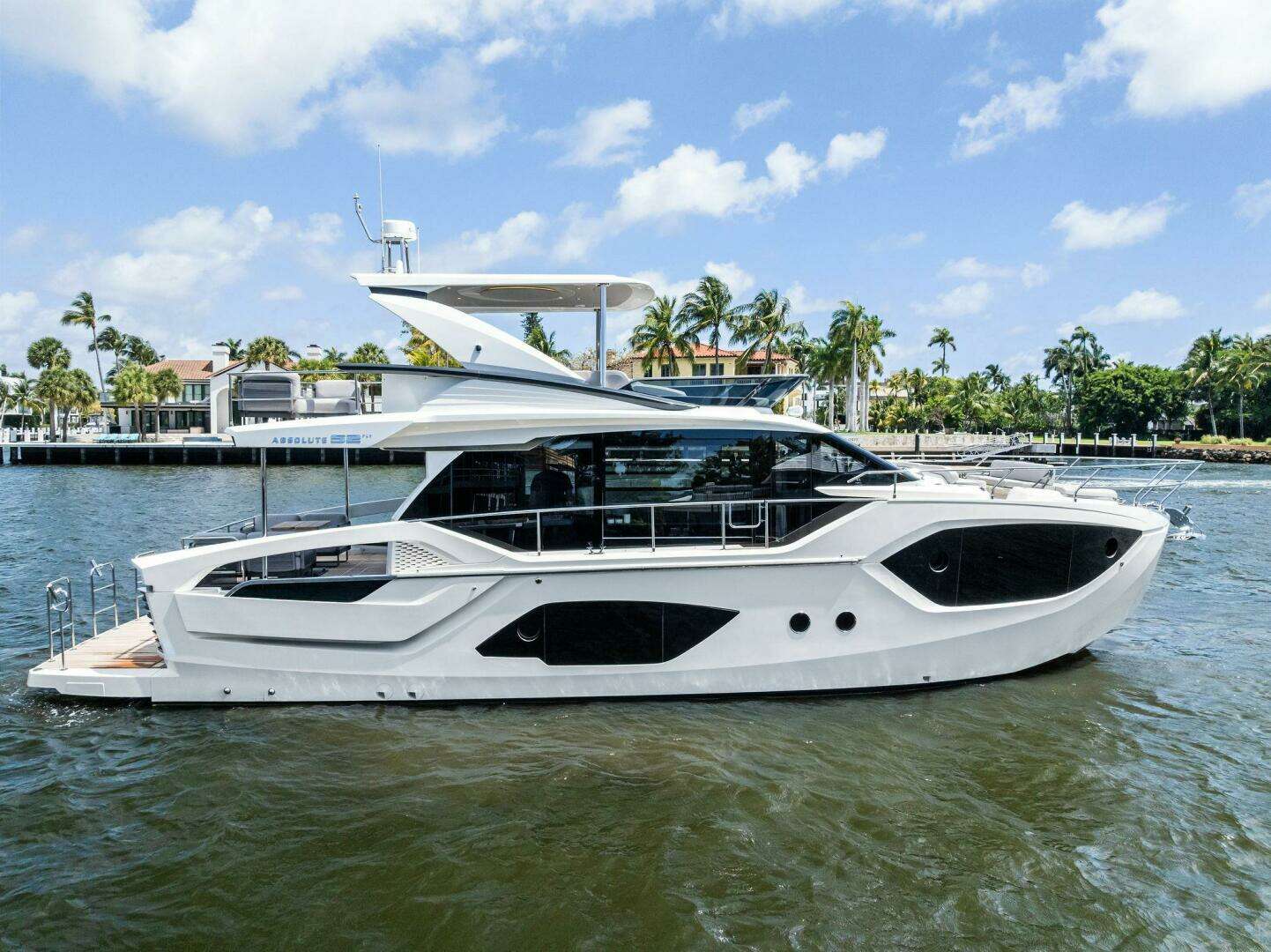 クアッド モダンフィッシュ　5'10 2023 Absolute 52 Fly 52' Yacht For Sale | LOBSTER TAILS | Seattle
