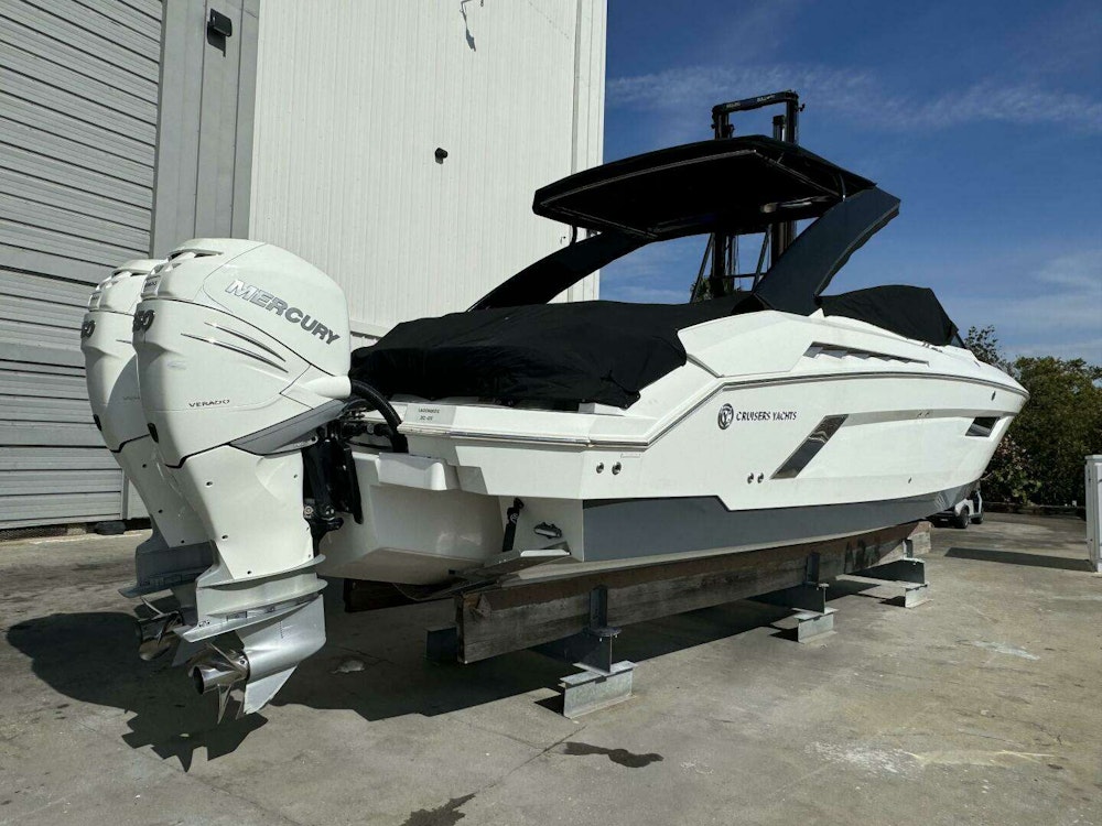 Cruisers Yachts 338 Yacht For Sale