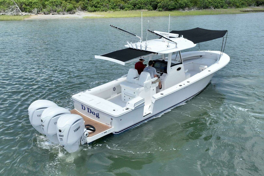 Regulator Center Console Yacht For Sale