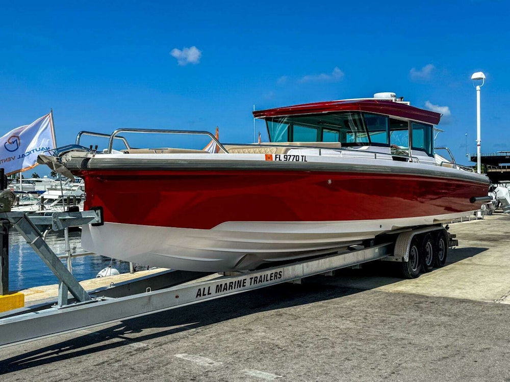 Axopar 37XC CROSS CABIN Yacht For Sale