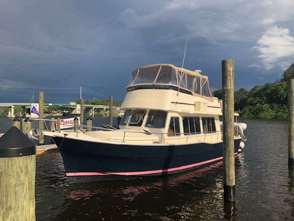 Mainship 400 Trawler Yacht For Sale