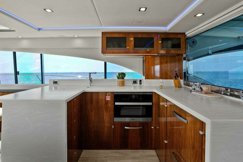 Riviera 5400 Sport Yacht Yacht For Sale