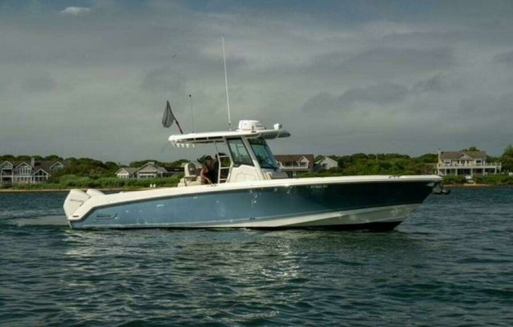 Boston Whaler 330 Outrage Yacht For Sale