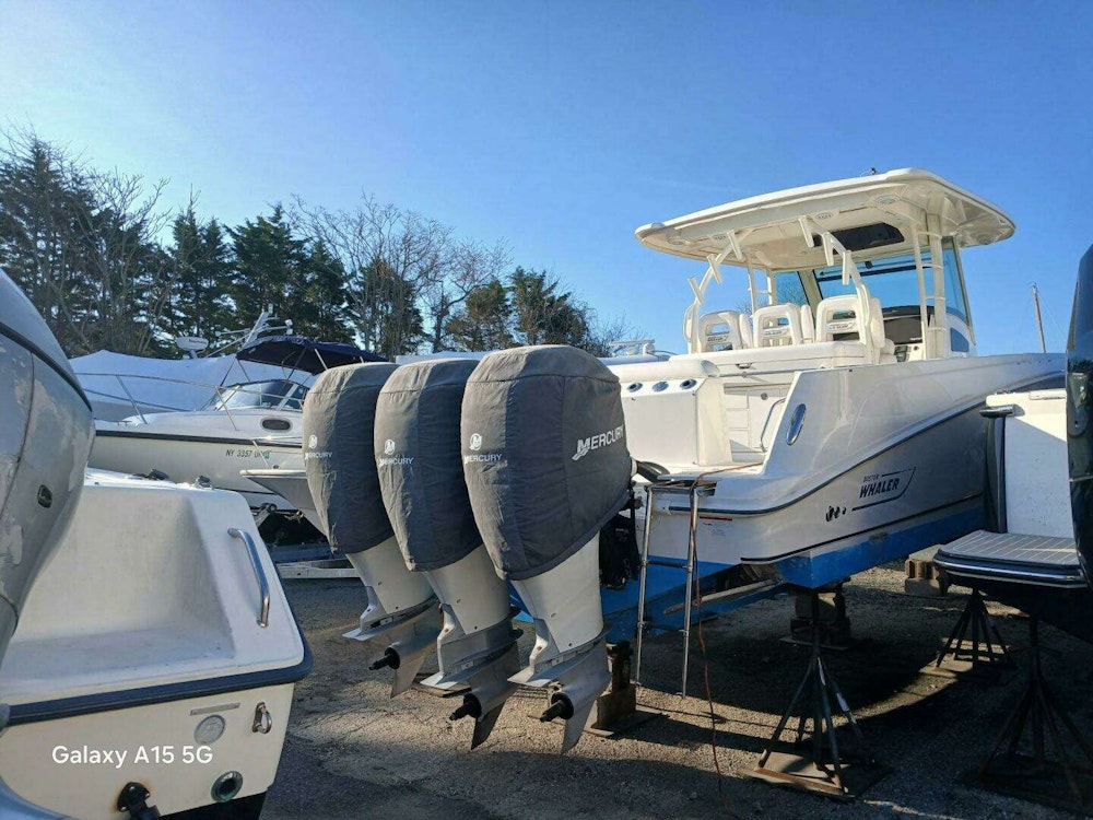 Boston Whaler 370 Outrage Yacht For Sale