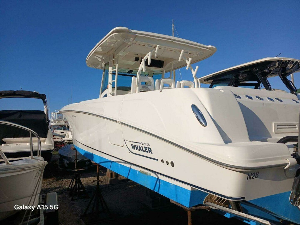 Boston Whaler 370 Outrage Yacht For Sale