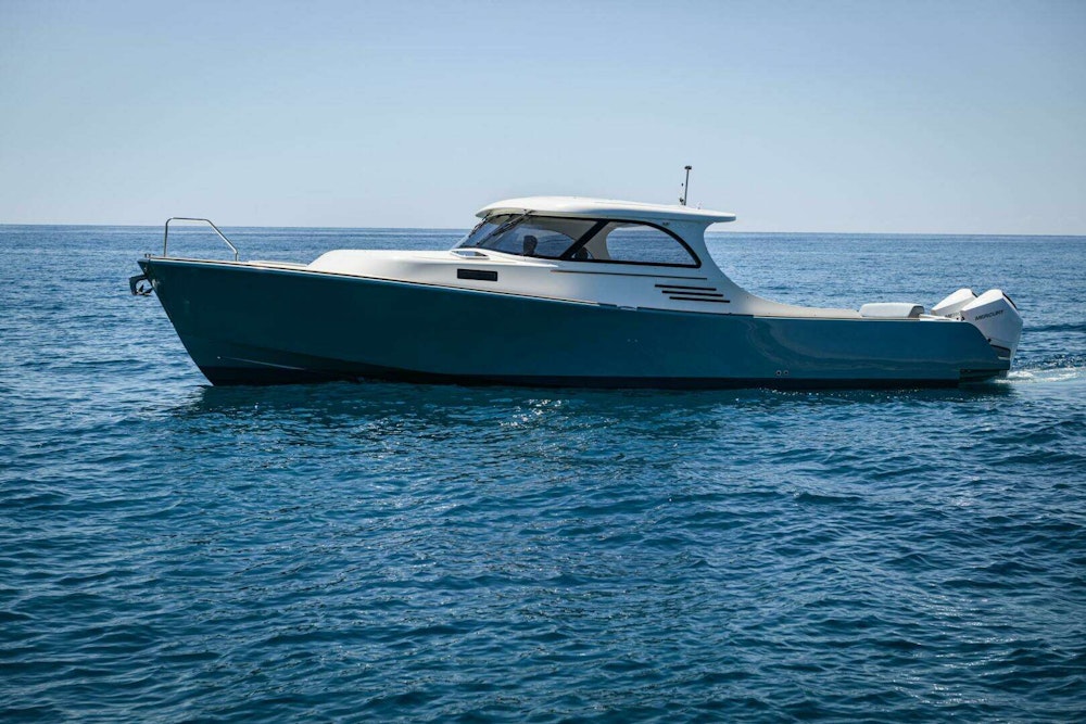 Toy Marine 39 Outboard Yacht For Sale