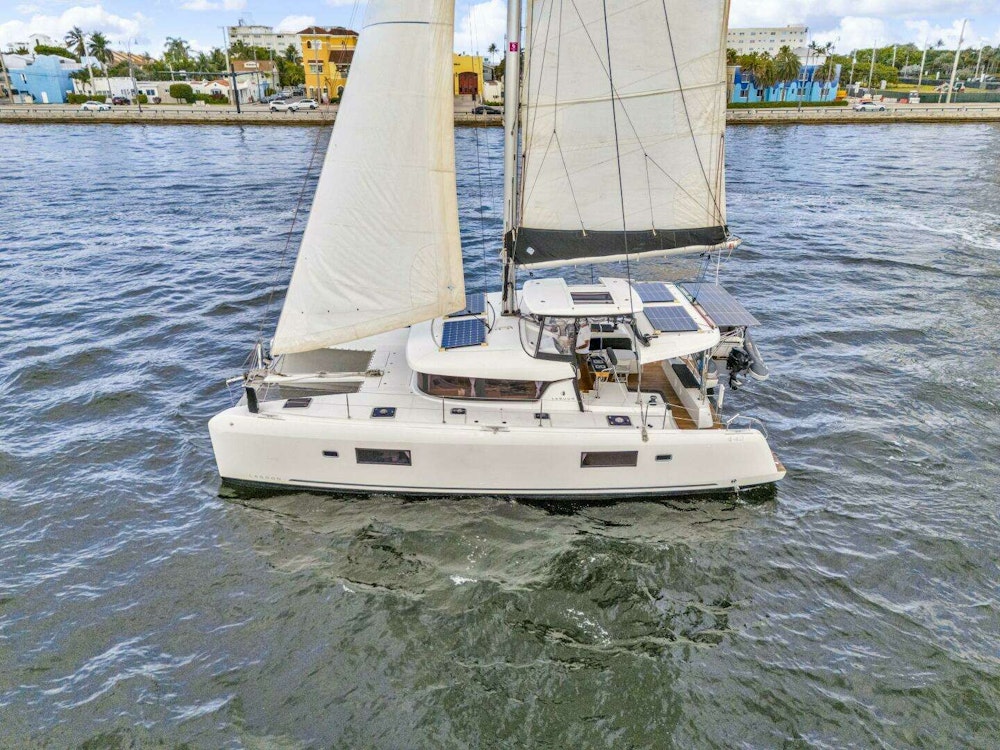 Lagoon 42 Yacht For Sale