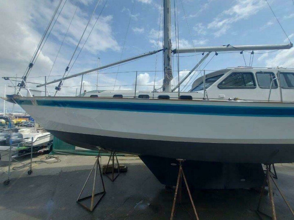 Roberts Custom Pilothouse Yacht For Sale