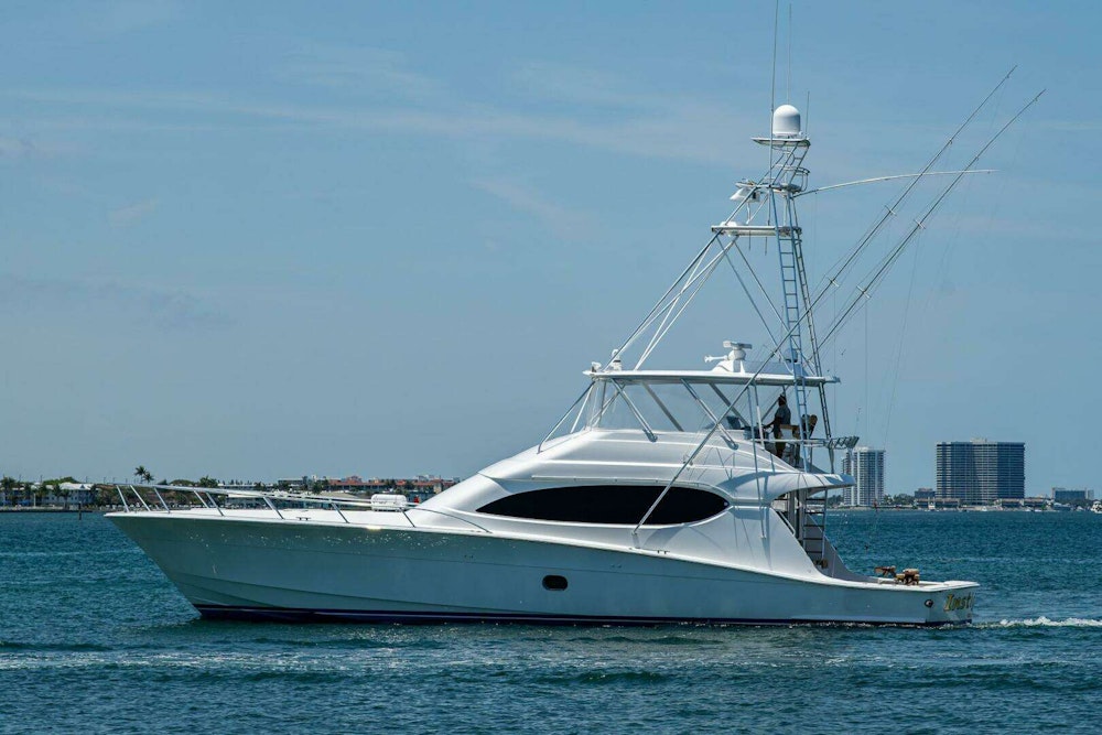 Hatteras 68 Convertible Yacht For Sale