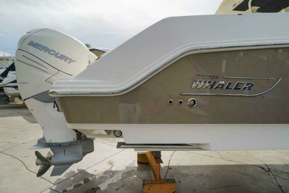 Boston Whaler 380 Outrage Yacht For Sale