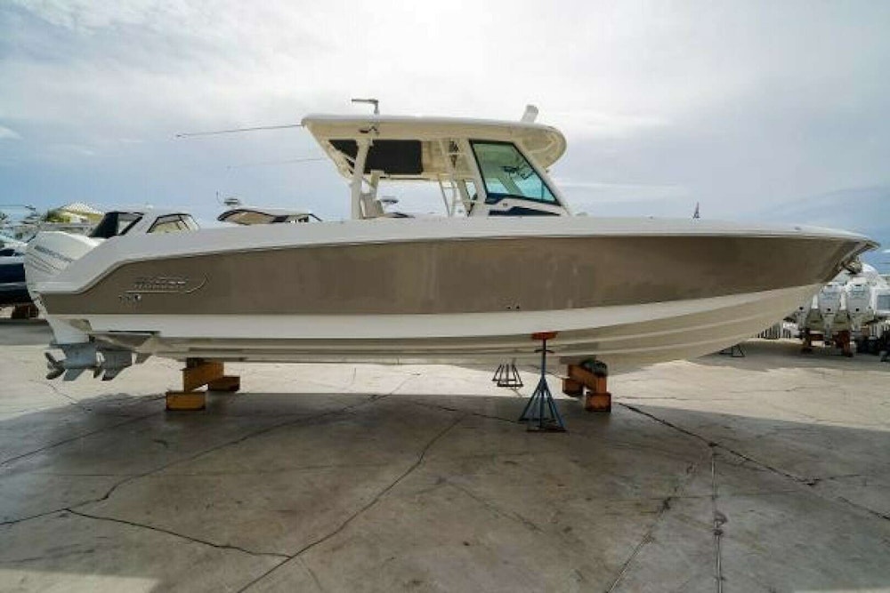 Boston Whaler 380 Outrage Yacht For Sale