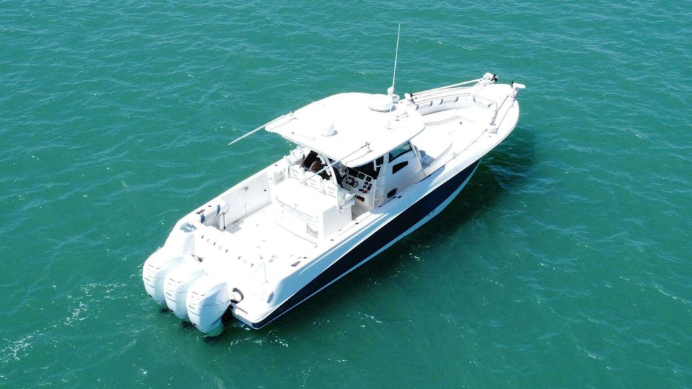 Boston Whaler 370 Outrage Yacht For Sale